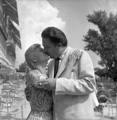 Con Giulietta Masina.  Venezia, 1955