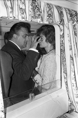 Con Anouk Aimée, sullo yacht del produttore Rizzoli. Cannes, 1960