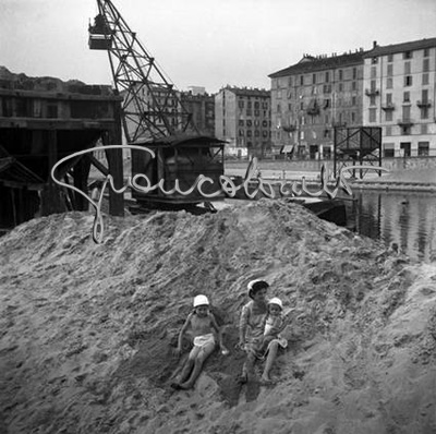 Bambini alla darsena di Milano, 1948