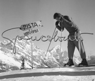 Renato Salvatori sulle piste di sci, 1959