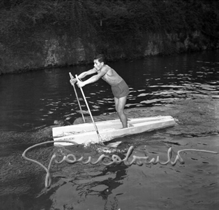 A new device for water-skiing. Canale Martesana, 1950