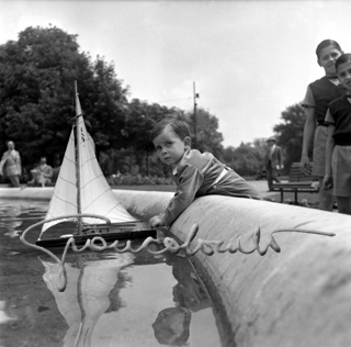 Sailing in the fountain, 1954