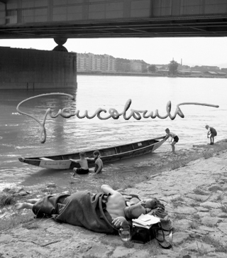Coppia di innamorati sulla riva del Danubio, Vienna, 1951