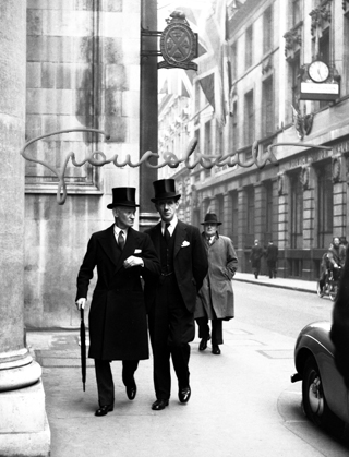 I bancari londinesi in pausa per il pranzo, Londra, 1951