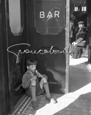 I bambini non sono ammessi all'interno del pub, Dublino, 1951