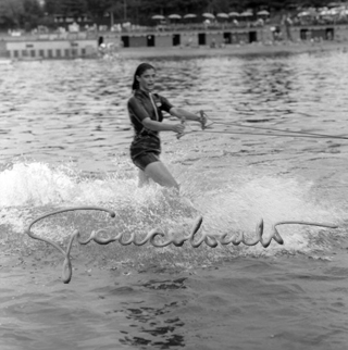 Campionati di sci d'acqua all'idroscalo. Milano, giugno 1959
