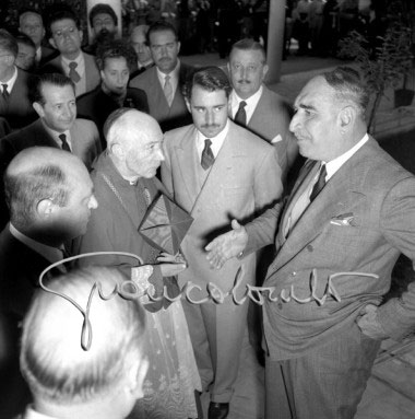 Gaetano Marzotto con il figlio Vittorio all'asilo aziendale in occasione della visita del Cardinale Ildebrando Schuster. Valdagno (Vicenza), 1952