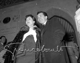 Matrimonio civile di Gabriele Ferzetti con Maria Grazia Eminente. San Marino, 1958