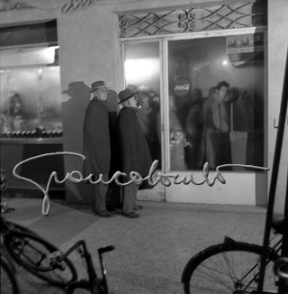 Trasmissione di 'Lascia o Raddoppia?' in un bar. Carpi, 1956
