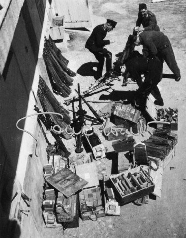 Sequestro di armi dei partigiani. Milano, 1948