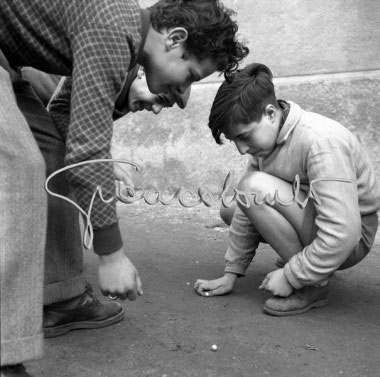 Giochi di bambini. Milano, 1952