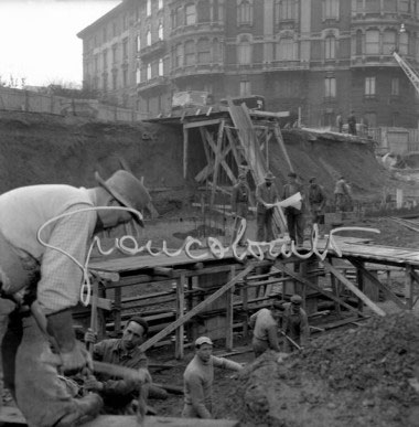 Scavi della Metropolitana di Milano, 1957