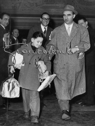 Alberto Lattuada alla presentazione del film 'Scuola Elementare', Milano 1955