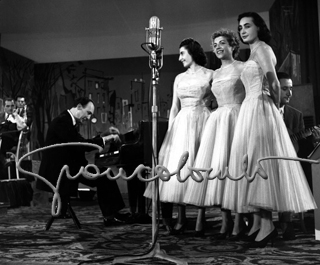 Il Trio Aurora accompagnato dal M°Semprini. Festival di Sanremo, 1955.